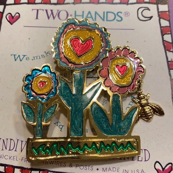 NEW Flower & Bee Pin - Picture 1 of 3